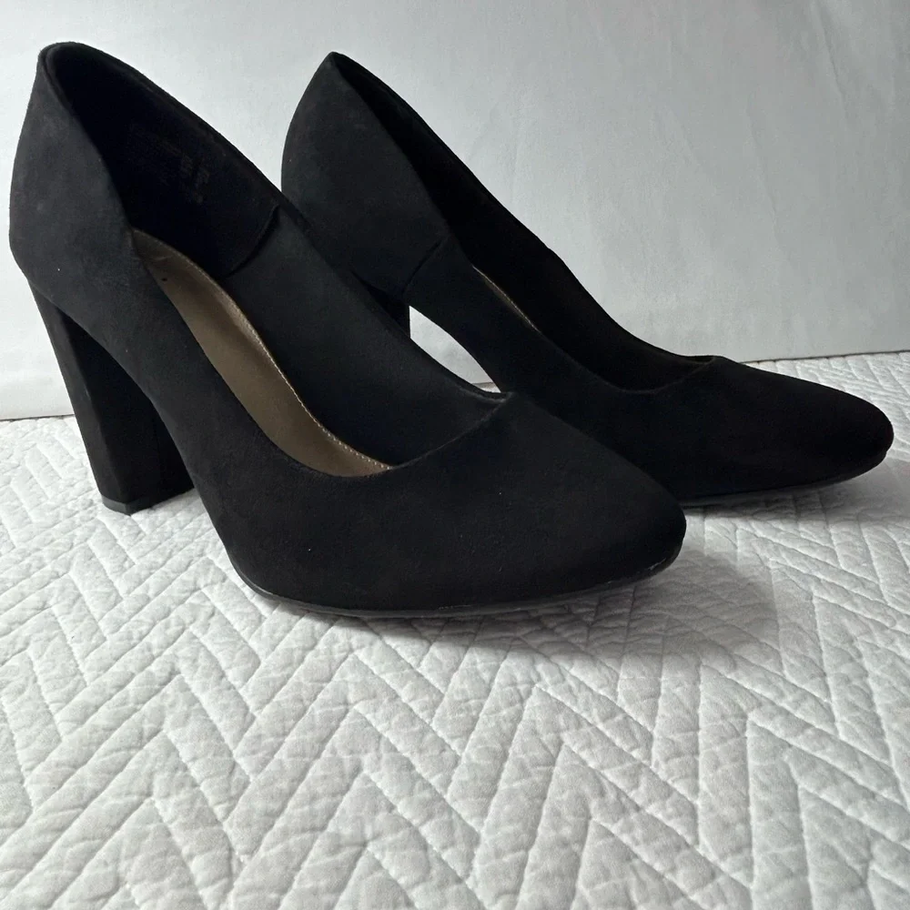 Fiona women’s size 10 black‎ suede heels